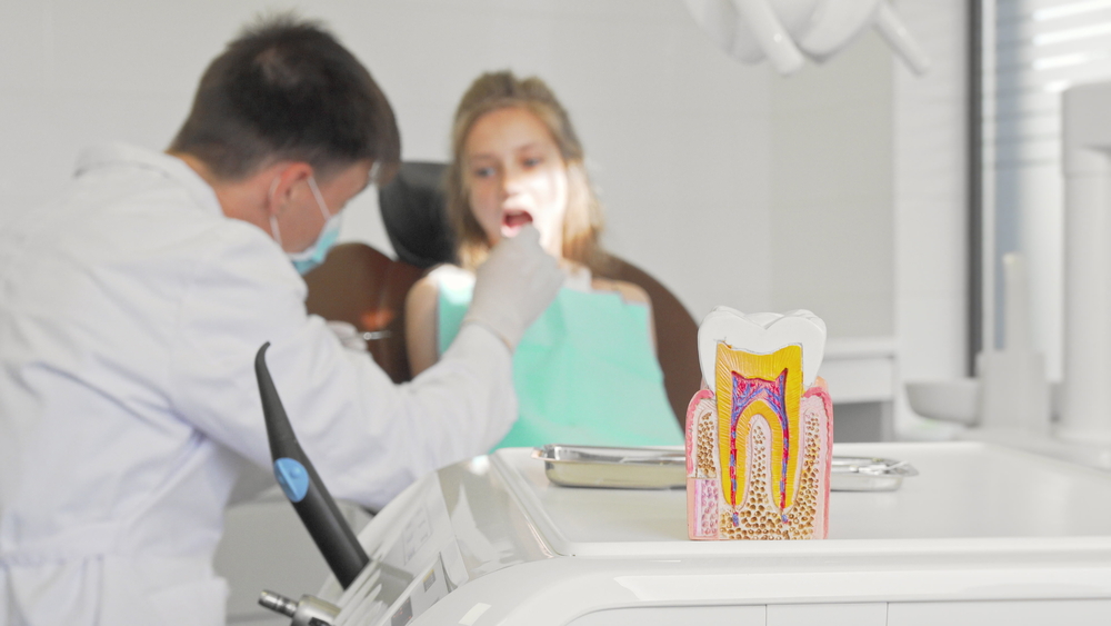 Como substituir os dentes ruins no dentista? Quais opções? 4 dentista dente